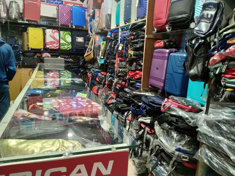 Vip hi vip rs bag store - jagatfarm market Greater Noida